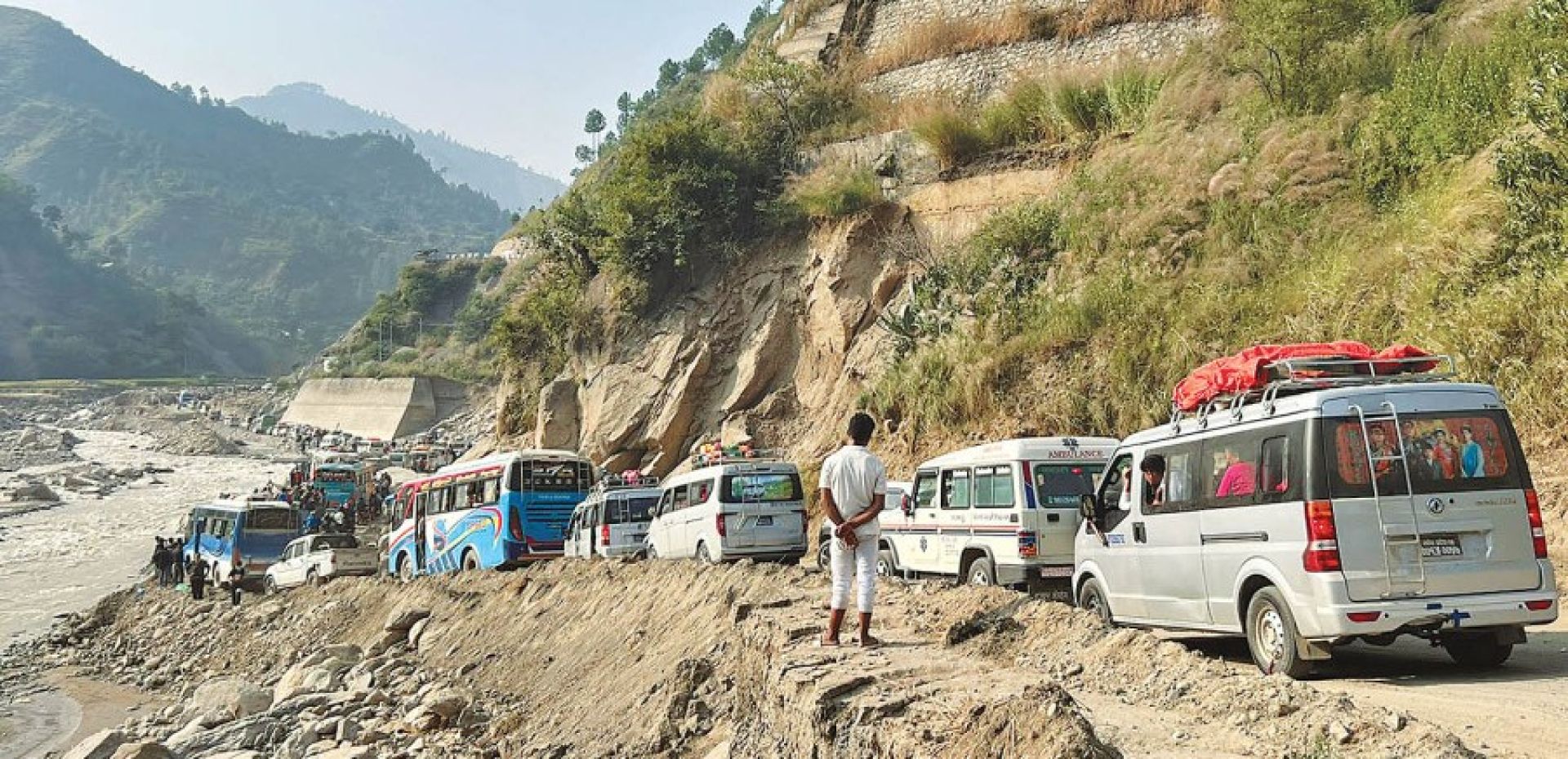 बीपी र मध्यपहाडी राजमार्गमा सवारी साधन र यात्रुहरूलाई सचेत रहन आग्रह